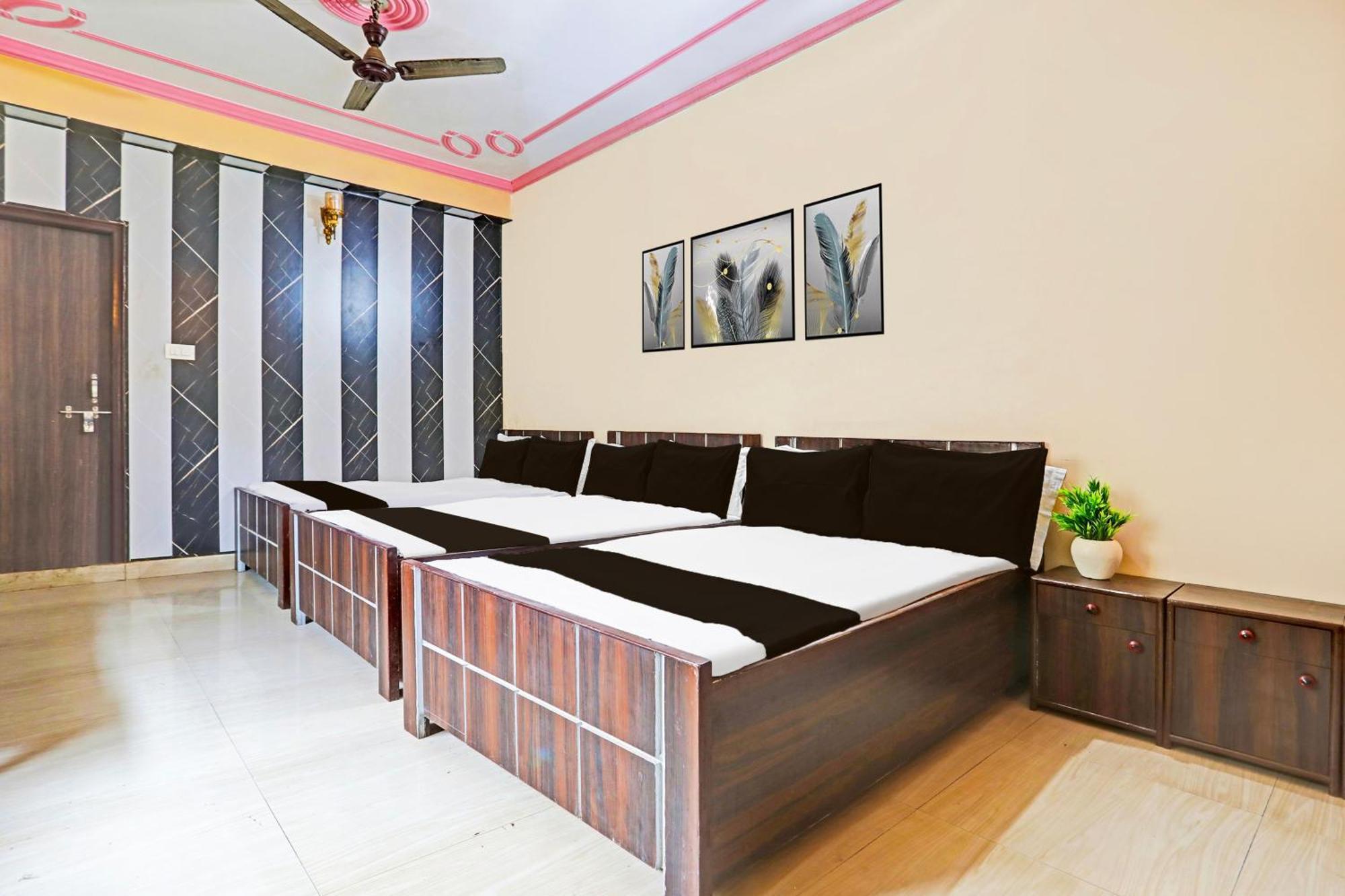 Hotel O Arvi Guest House พาราณสี ภายนอก รูปภาพ