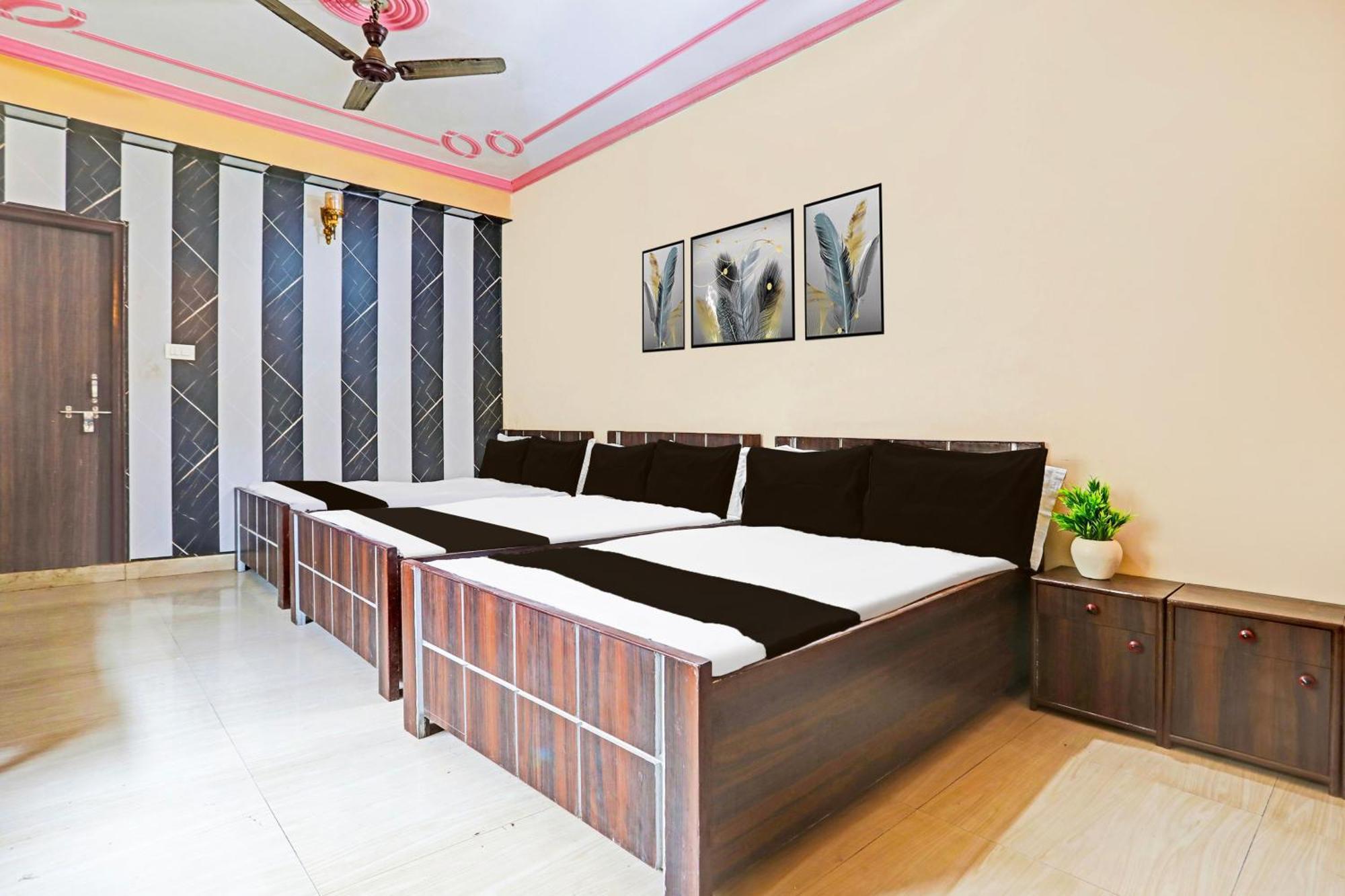 Hotel O Arvi Guest House พาราณสี ภายนอก รูปภาพ