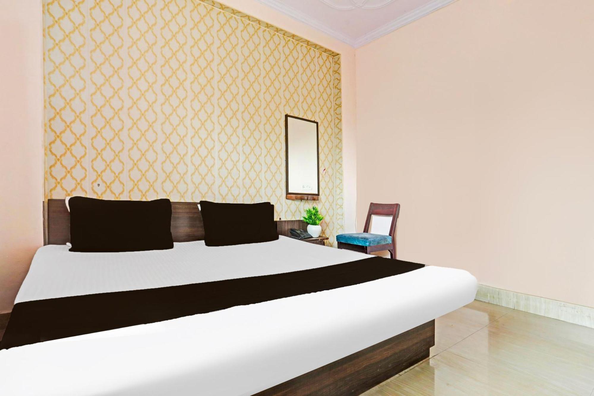 Hotel O Arvi Guest House พาราณสี ภายนอก รูปภาพ
