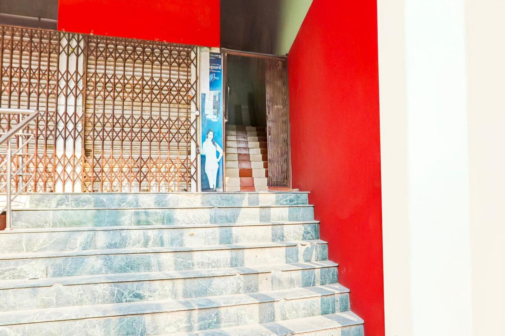 Hotel O Arvi Guest House พาราณสี ภายนอก รูปภาพ