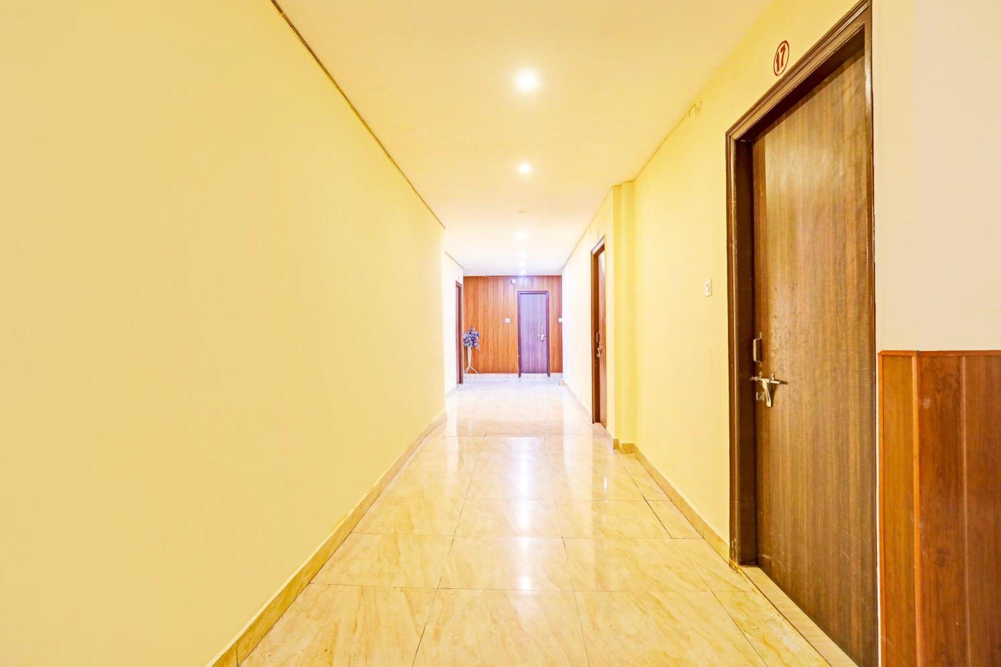 Hotel O Arvi Guest House พาราณสี ภายนอก รูปภาพ